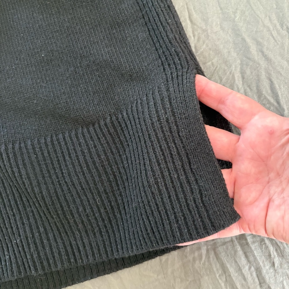 Talbots Drop Shoulder Turtleneck Sweater. Black. Size Medium. - Picture 11 of 13